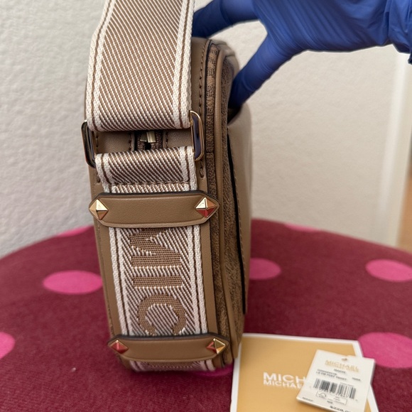Michael Kors Maeve LG EW Pocket Crossbody MK Logo Husk Wide Strap NWT - Picture 4 of 11